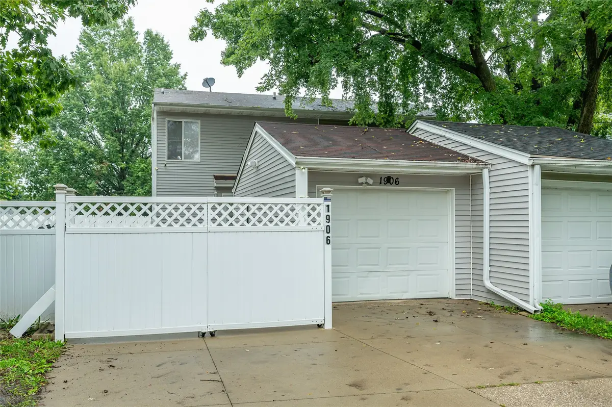 1906 E Bell Avenue, Des Moines, IA 50320 - #1