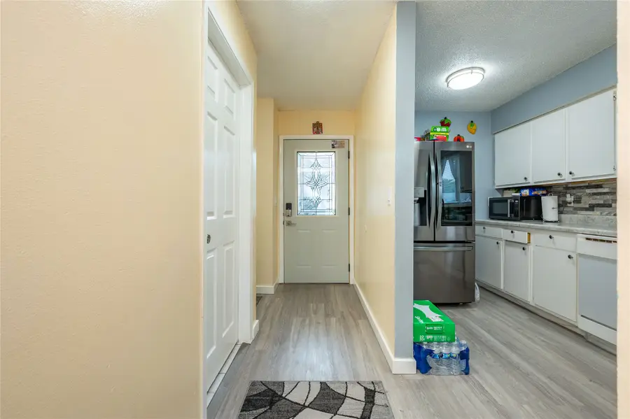 1906 E Bell Avenue, Des Moines, IA 50320 - #2