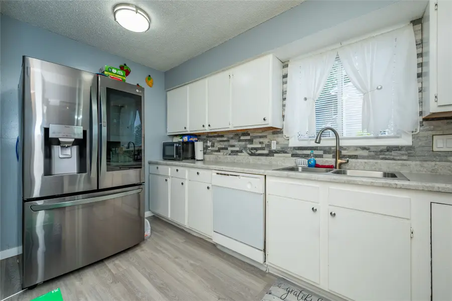 1906 E Bell Avenue, Des Moines, IA 50320 - #3