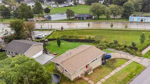 2 E Hillside Avenue, Des Moines, IA 50315