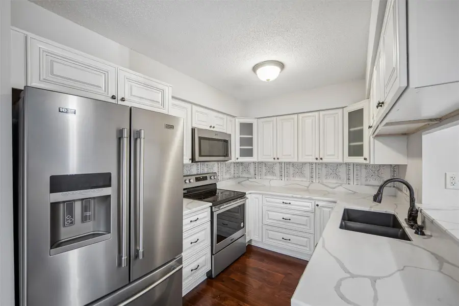8612 Alpine Drive #E, Urbandale, IA 50322 - #3
