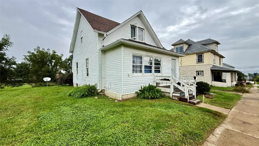 406 Bromley Street, Marshalltown, IA 50158 - #2
