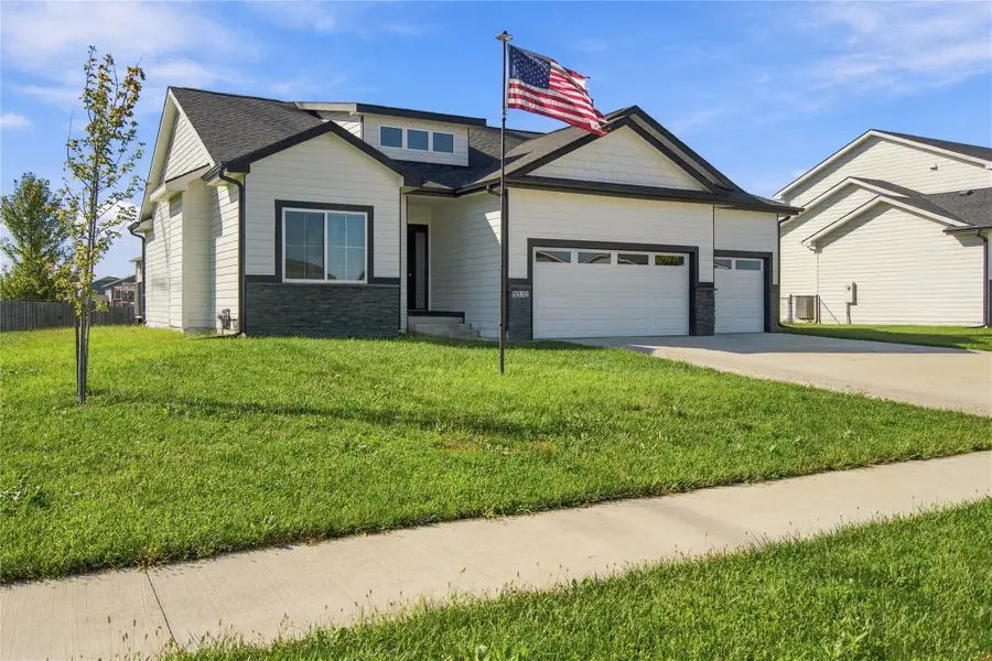 5532 147th Street, Urbandale, IA 50323 - #3