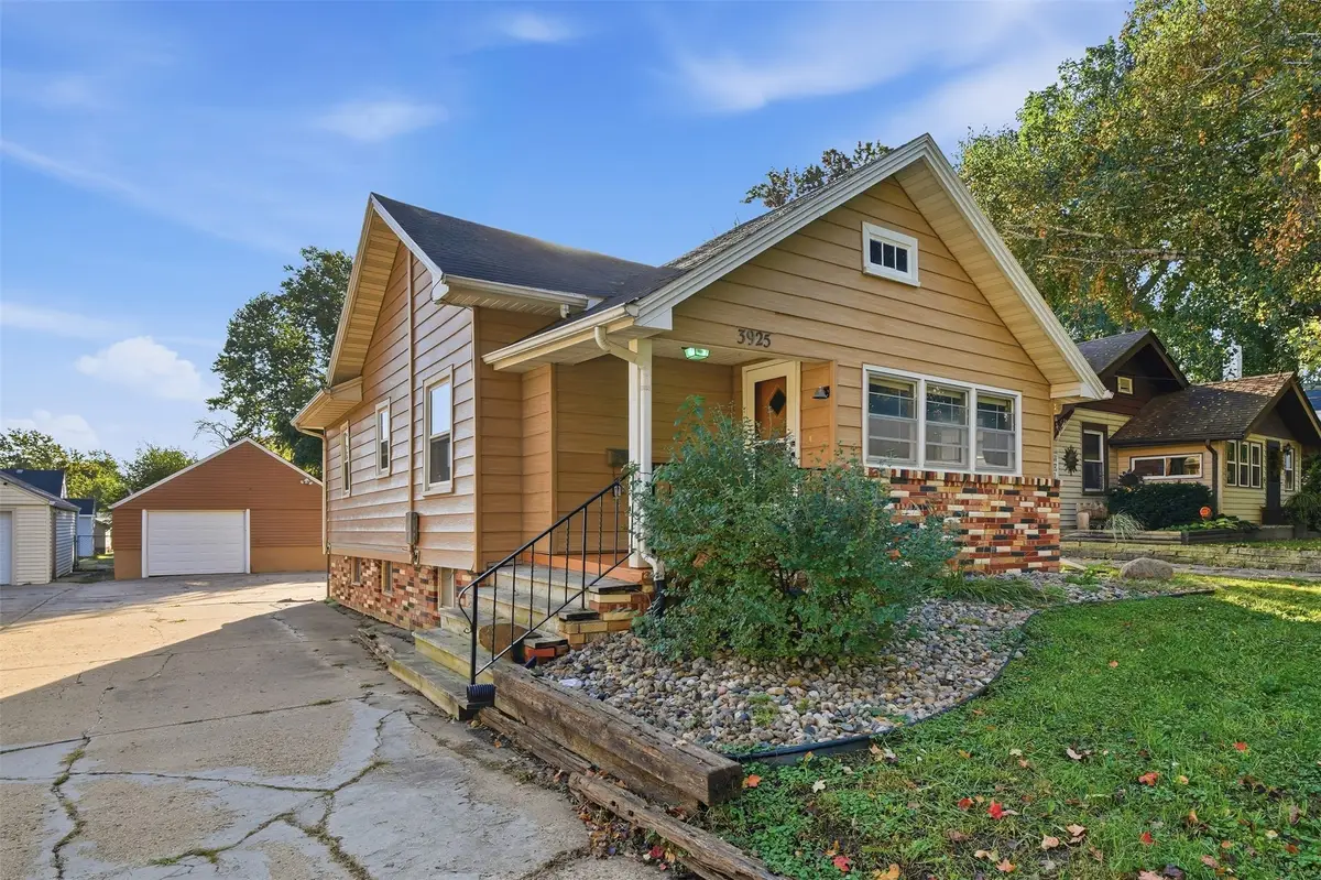 3925 3rd Street, Des Moines, IA 50313 - #1