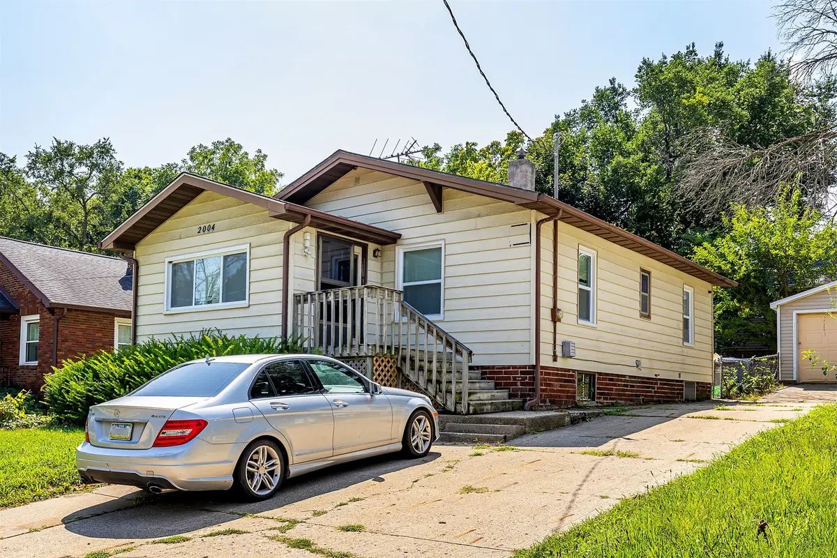 2004 E 33rd Street, Des Moines, IA 50317 - #1