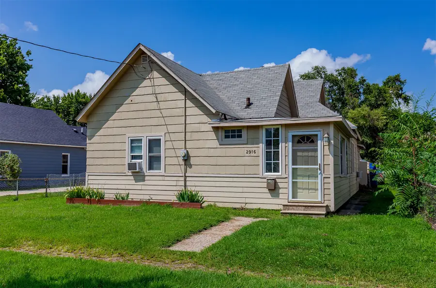 2916 Capitol Avenue, Des Moines, IA 50317 - #2