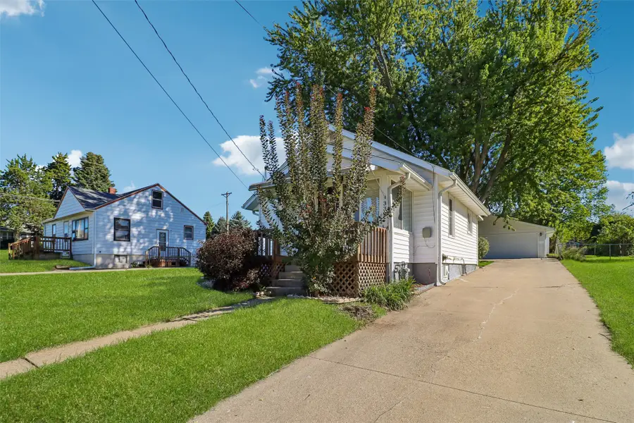 334 E 14th Street N, Newton, IA 50208 - #2