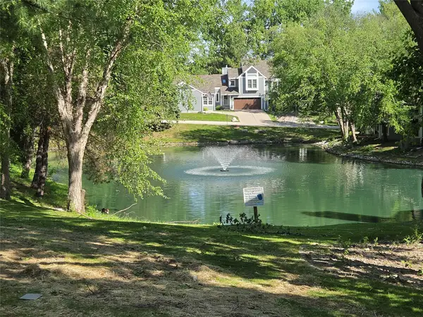 8125 Rocklyn Drive, Urbandale, IA 50322
