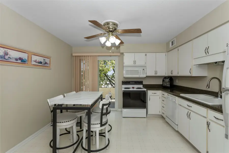 4203 62nd Street #6, Urbandale, IA 50322 - #2