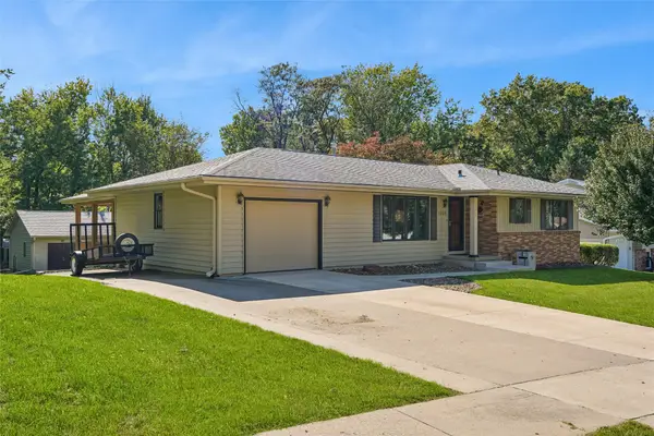 1305 W Clinton Avenue, Indianola, IA 50125