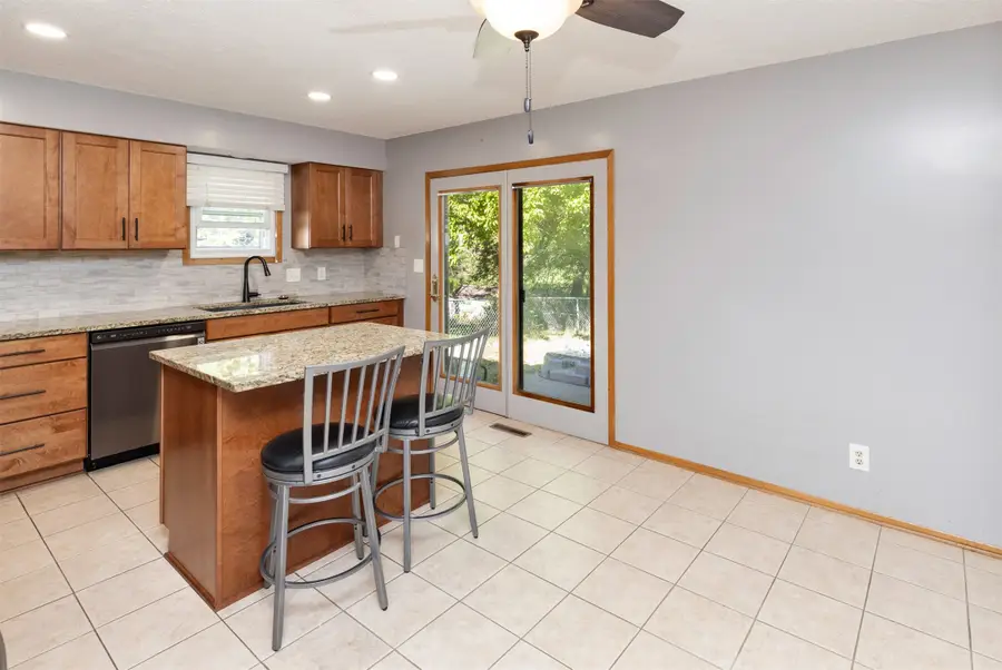 3841 92nd Drive, Urbandale, IA 50322 - #3