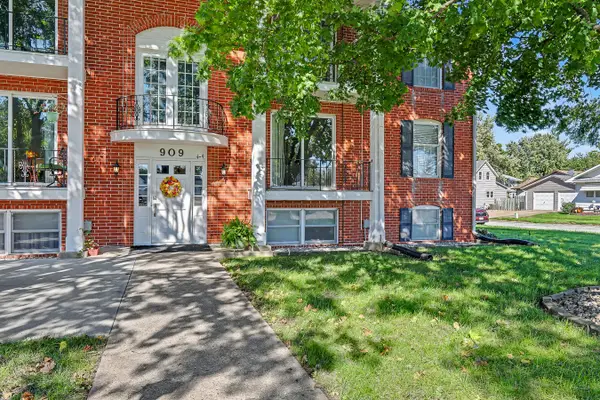 909 W First Street #7, Pella, IA 50219