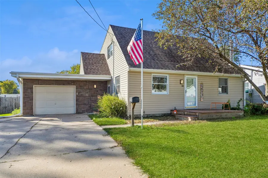 803 E 14th Street N, Newton, IA 50208 - #2