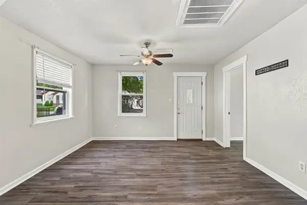 2409 Lyon Street, Des Moines, IA 50317