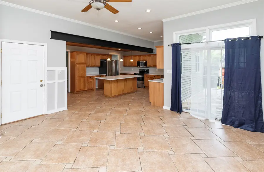 6105 Walnut Hill Drive, Des Moines, IA 50312 - #2