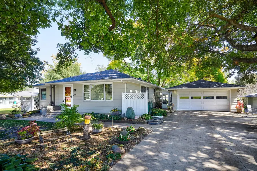 302 12th Street, Dallas Center, IA 50063 - #2
