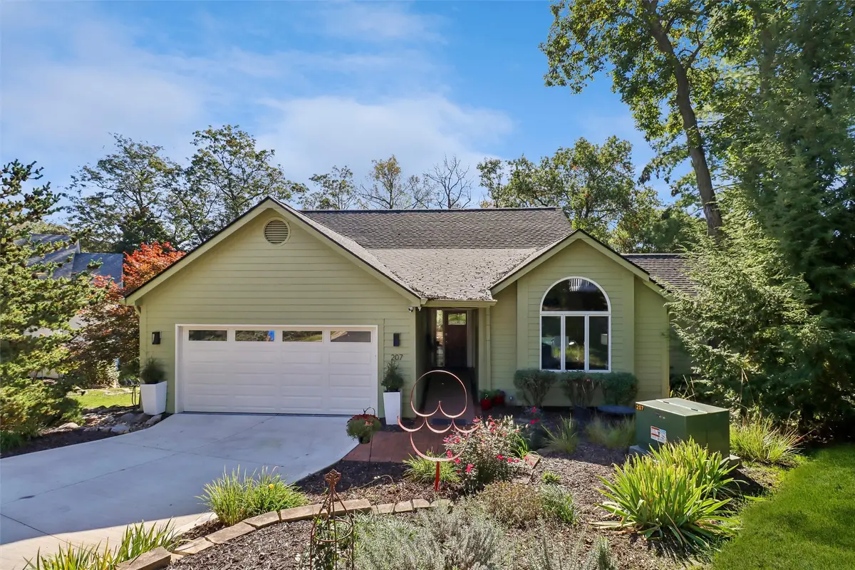 207 28th Street, Des Moines, IA 50312 - #1