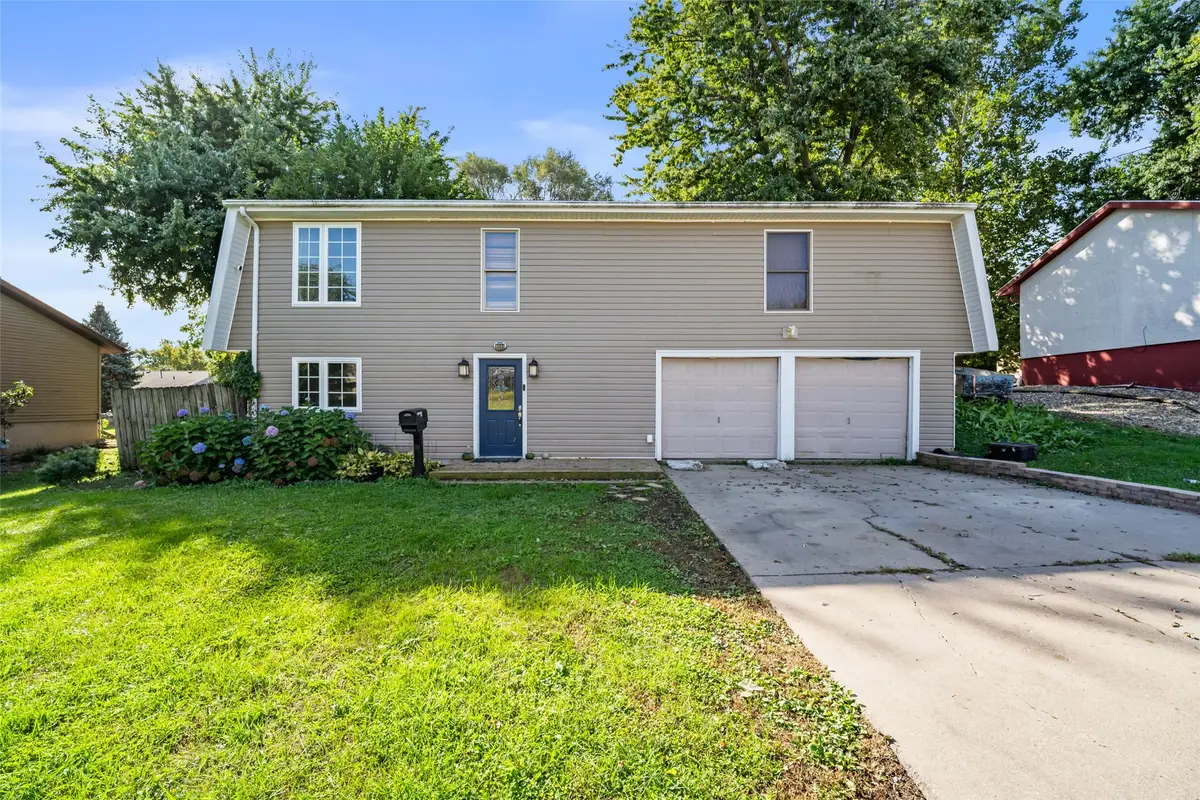 305 Friendly Drive, Marshalltown, IA 50158 - #1