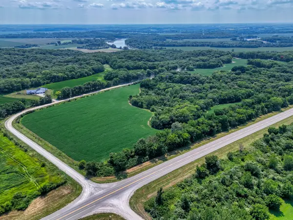 12.36 gross  acres m/l Barrows Avenue, Leighton, IA 50143