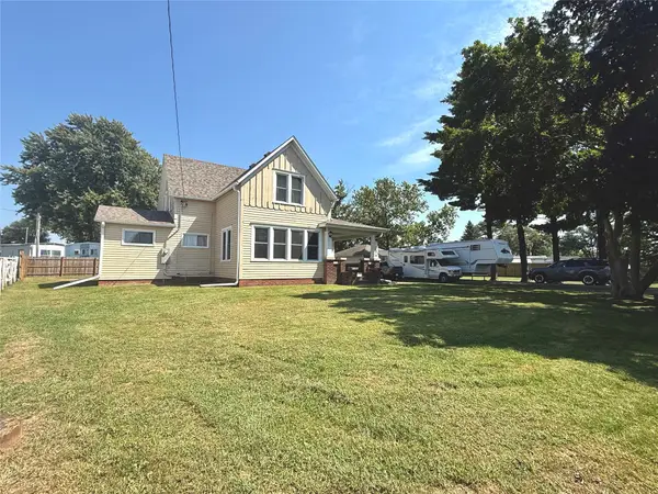 1715 Pella Avenue E, Oskaloosa, IA 52577