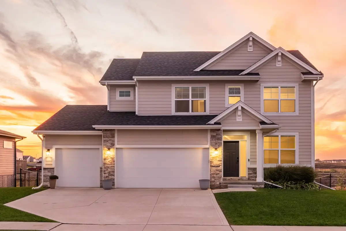 3144 Lakeview Drive Se, Altoona, IA 50009 - #1