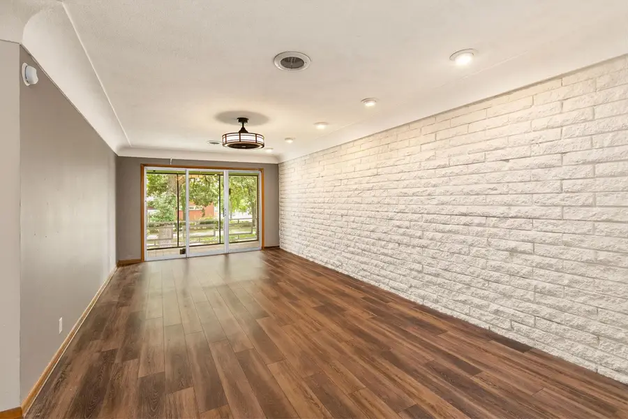 4225 Grand Avenue #9, Des Moines, IA 50312 - #2