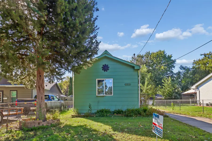2711 Chicago Avenue, Des Moines, IA 50317 - #2