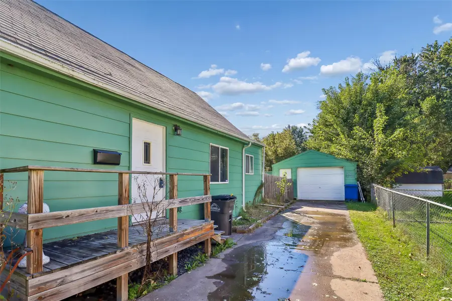 2711 Chicago Avenue, Des Moines, IA 50317 - #3