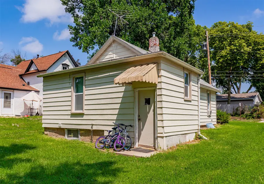 3838 12th Street, Des Moines, IA 50313 - #3