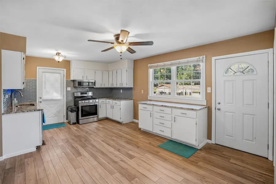 19 E Creston Avenue, Des Moines, IA 50315 - #2