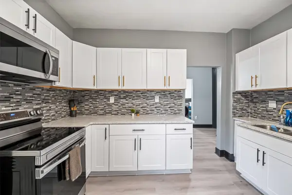 2210 E Walnut Street, Des Moines, IA 50317