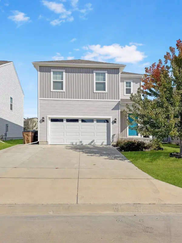 1215 Meadow View Drive, Carlisle, IA 50047