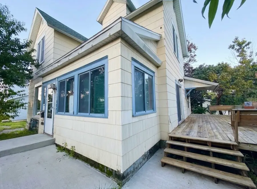404 SE 3rd Street, Marshalltown, IA 50158 - #3