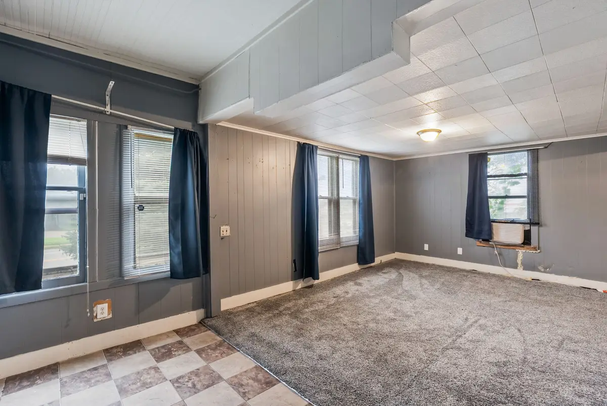 2117 Martin Luther King Jr Parkway, Des Moines, IA 50314 - #1