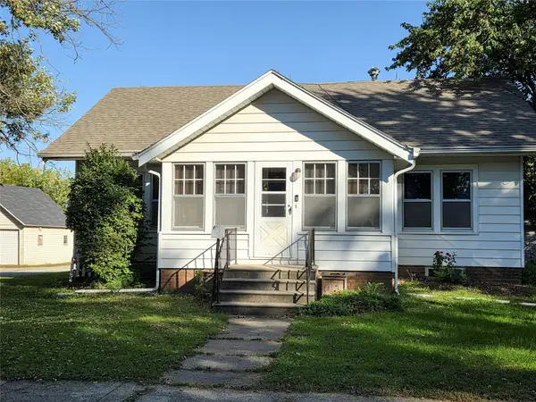 806 W 3rd Avenue, Indianola, IA 50125