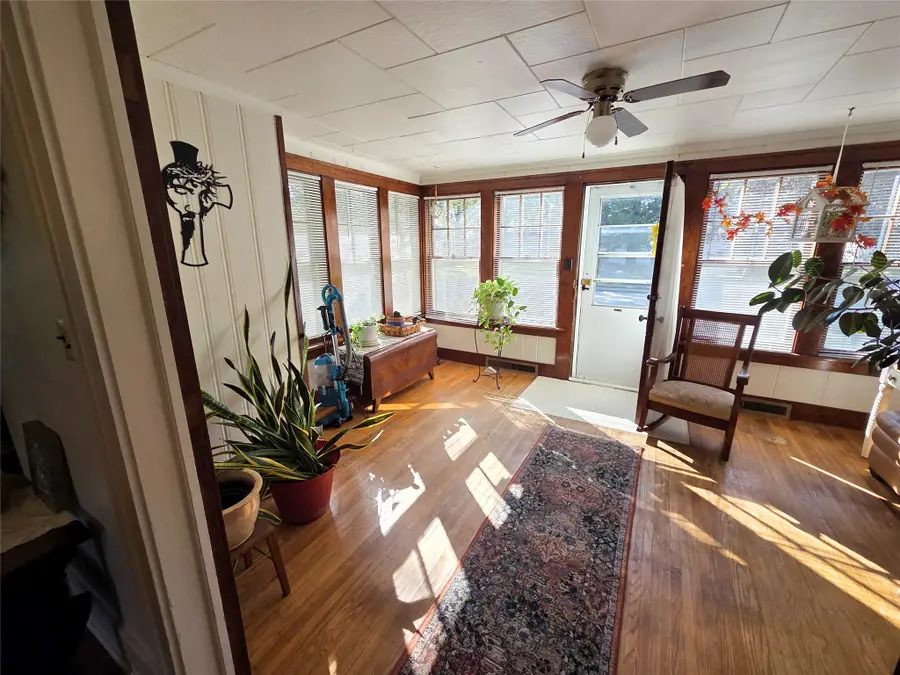 806 W 3rd Avenue, Indianola, IA 50125 - #2
