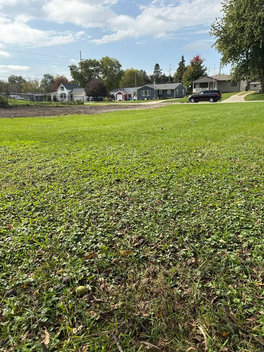 610 Center Street, Grinnell, IA 50112 - #2