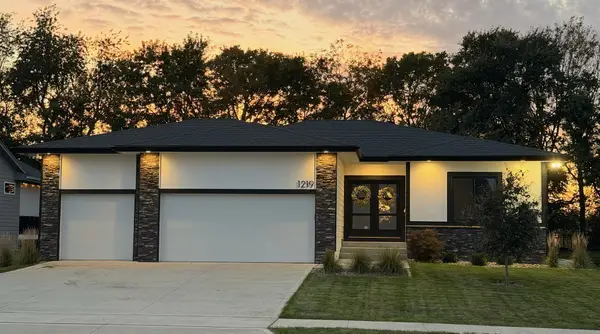 1219 Timber Ridge Drive, Norwalk, IA 50211