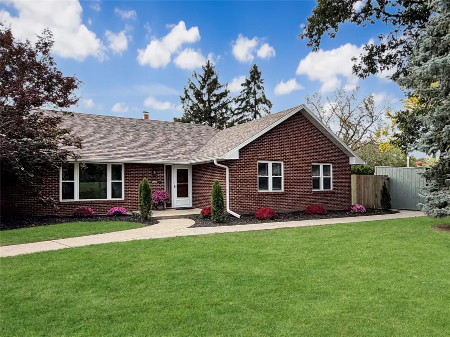 4221 Park Hill Circle, Urbandale, IA 50322 - #2