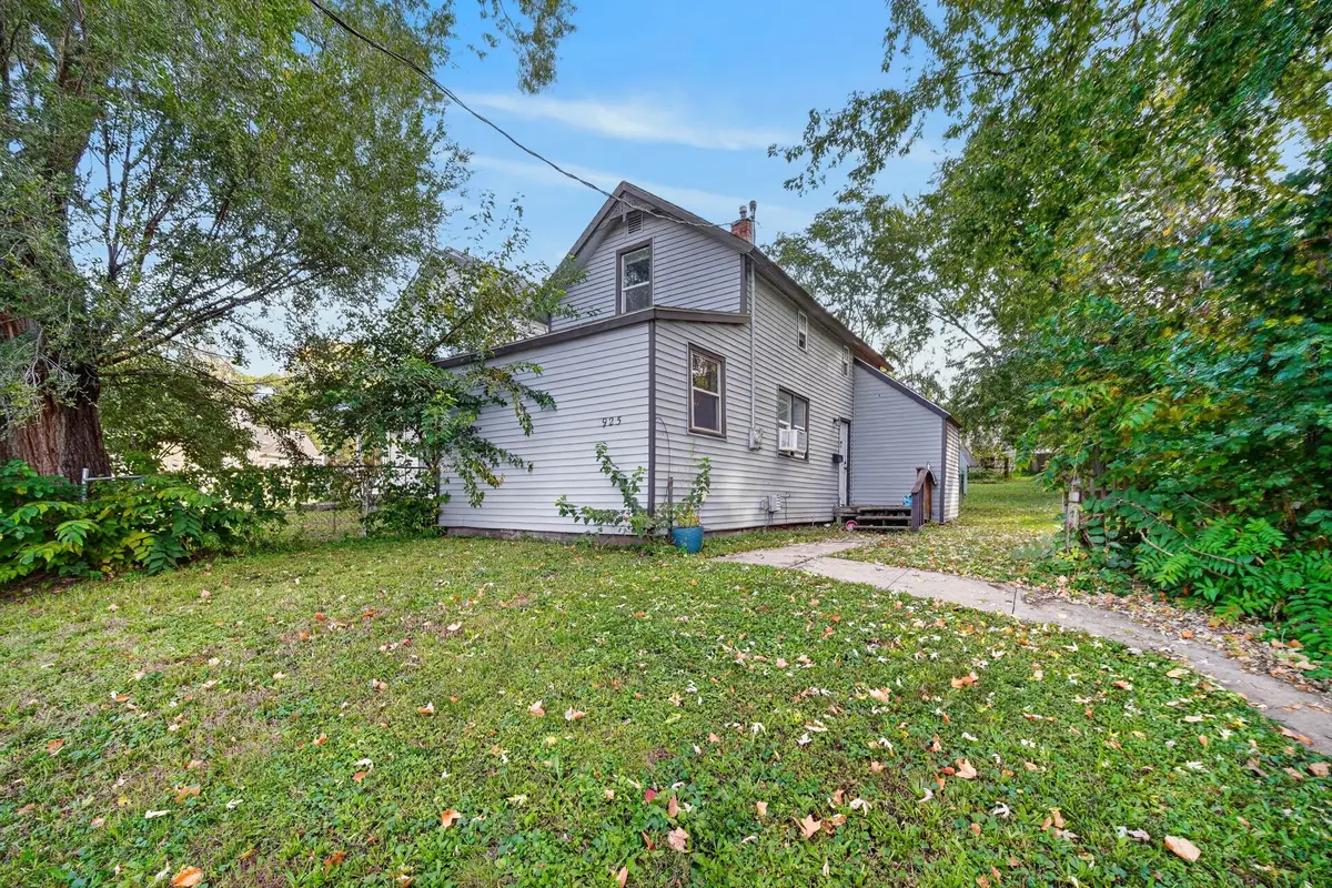 925 E 9th Street, Des Moines, IA 50316 - #1