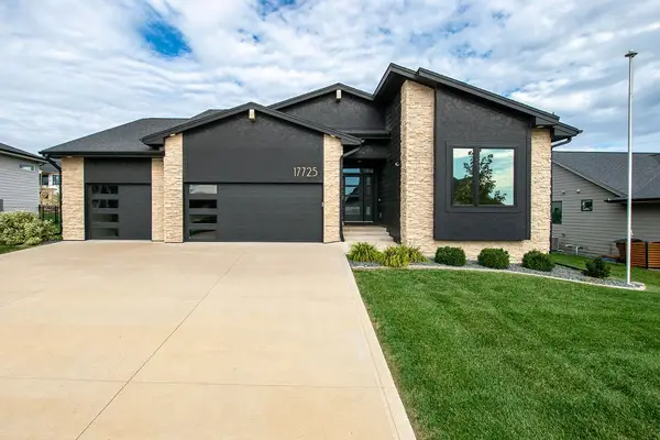 17725 Valley View Drive, Clive, IA 50325