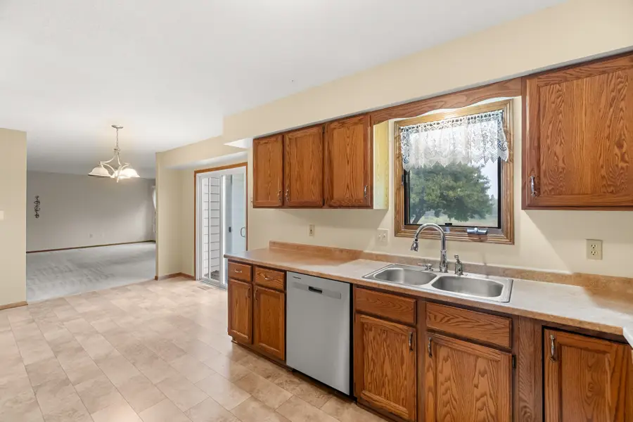 8111 Northview Drive, Urbandale, IA 50322 - #3