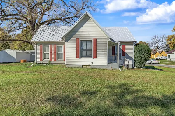 411 E Clinton Avenue, Indianola, IA 50125