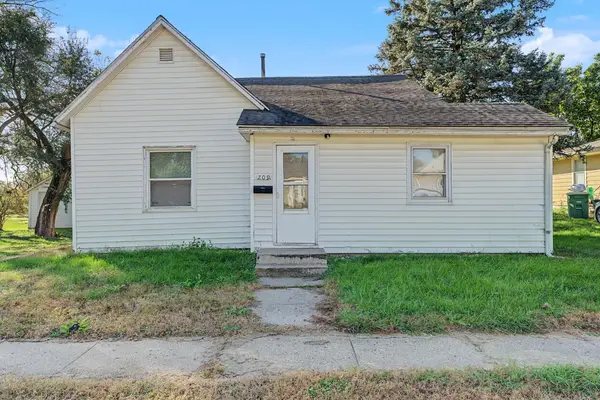709 E 1st Avenue, Indianola, IA 50125