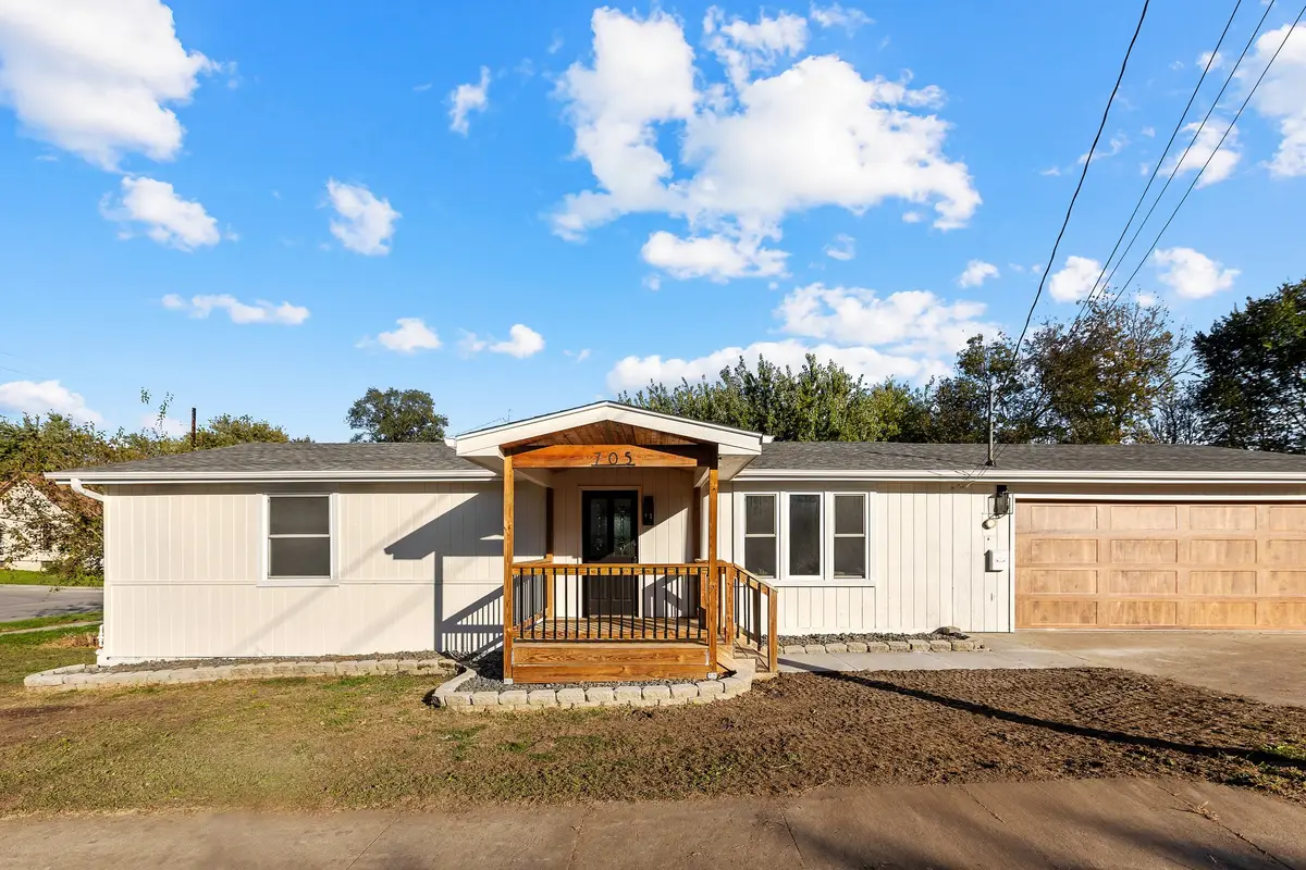 705 S Dayton Street, Knoxville, IA 50138 - #1