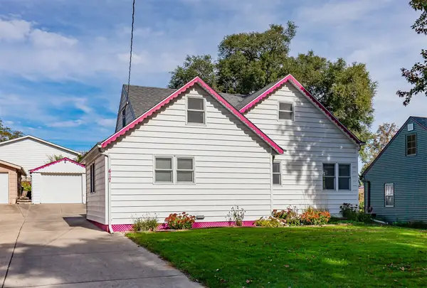417 Valhigh Road, West Des Moines, IA 50265