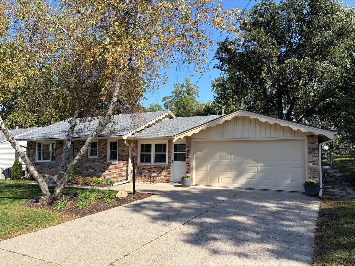 706 E 14th Street S, Newton, IA 50208 - #1