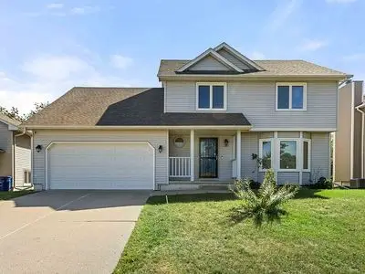 449 E Burnham Avenue, Des Moines, IA 50315