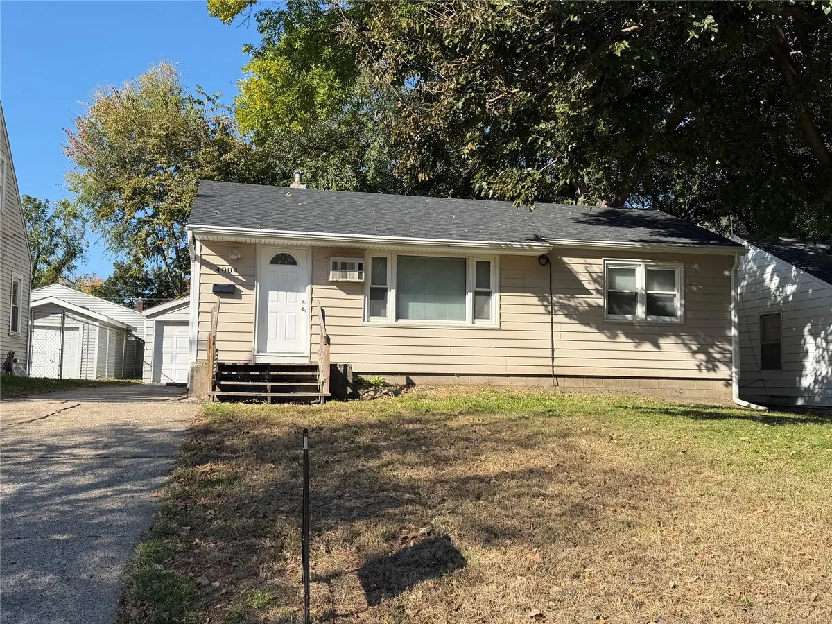 4004 Cambridge Street, Des Moines, IA 50313 - #1