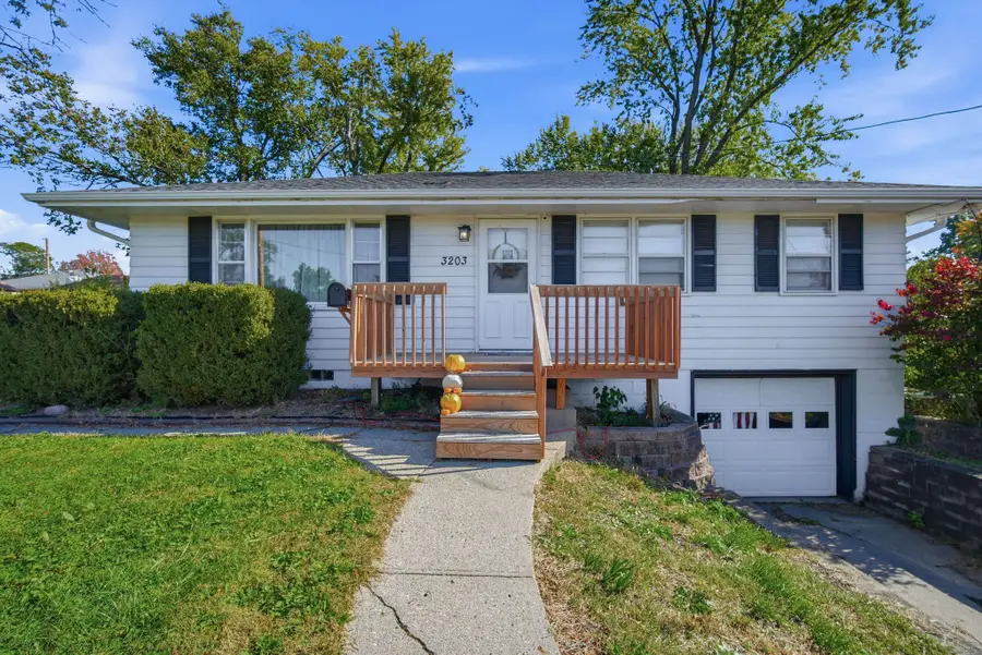 3203 Elm Drive, Urbandale, IA 50322 - #2